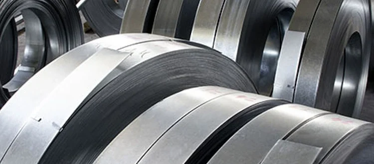 Стальная лента в центре внимания